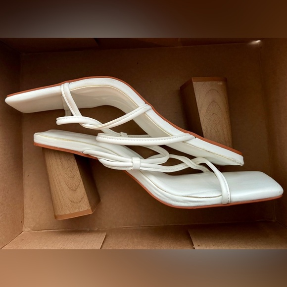 Oak & Fort white strappy sandals - Picture 7 of 7